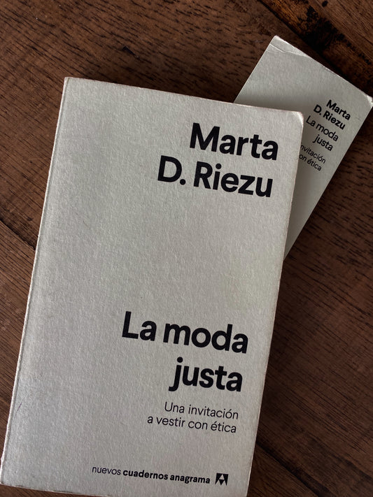 La moda justa, el libro que te invita a vestir con ética